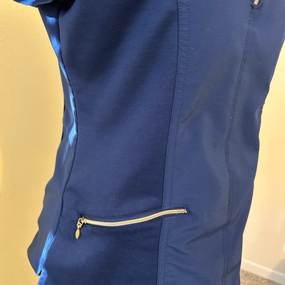 Fitted Heart and Soul scrub top - Picture 3 of 6